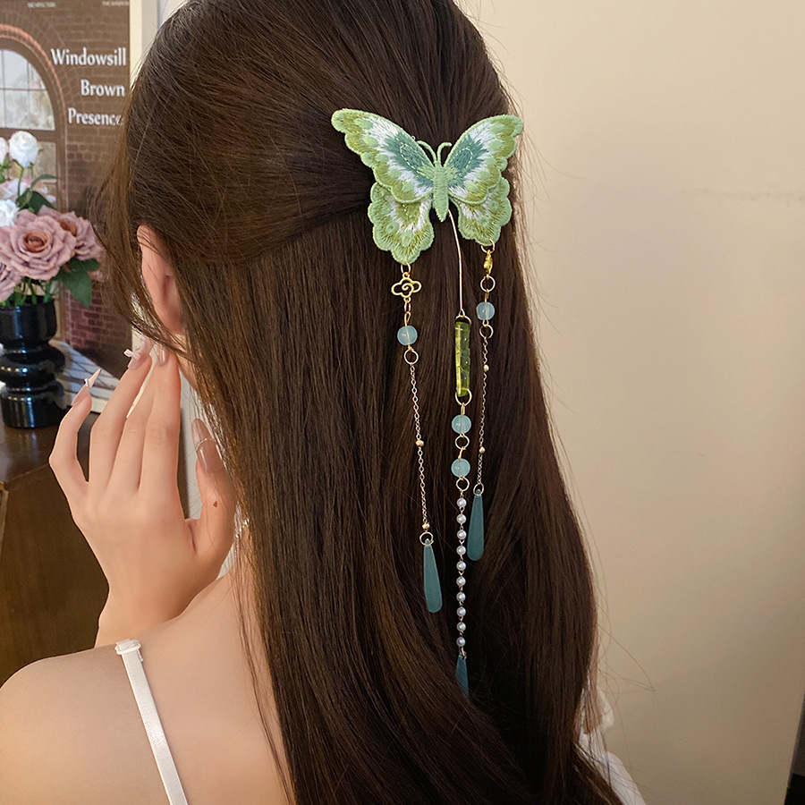 Hanbok Hair Pin - กิ๊บติดผมรูปผีเสื้อปักสีเขียว สไตล์จีนโบราณประดับลูกปัดเรซิ่นพู่ห้อย สำหรับผู้หญิง ใช้ได้กับชุดฮั่นฝูและกี่เพ้า