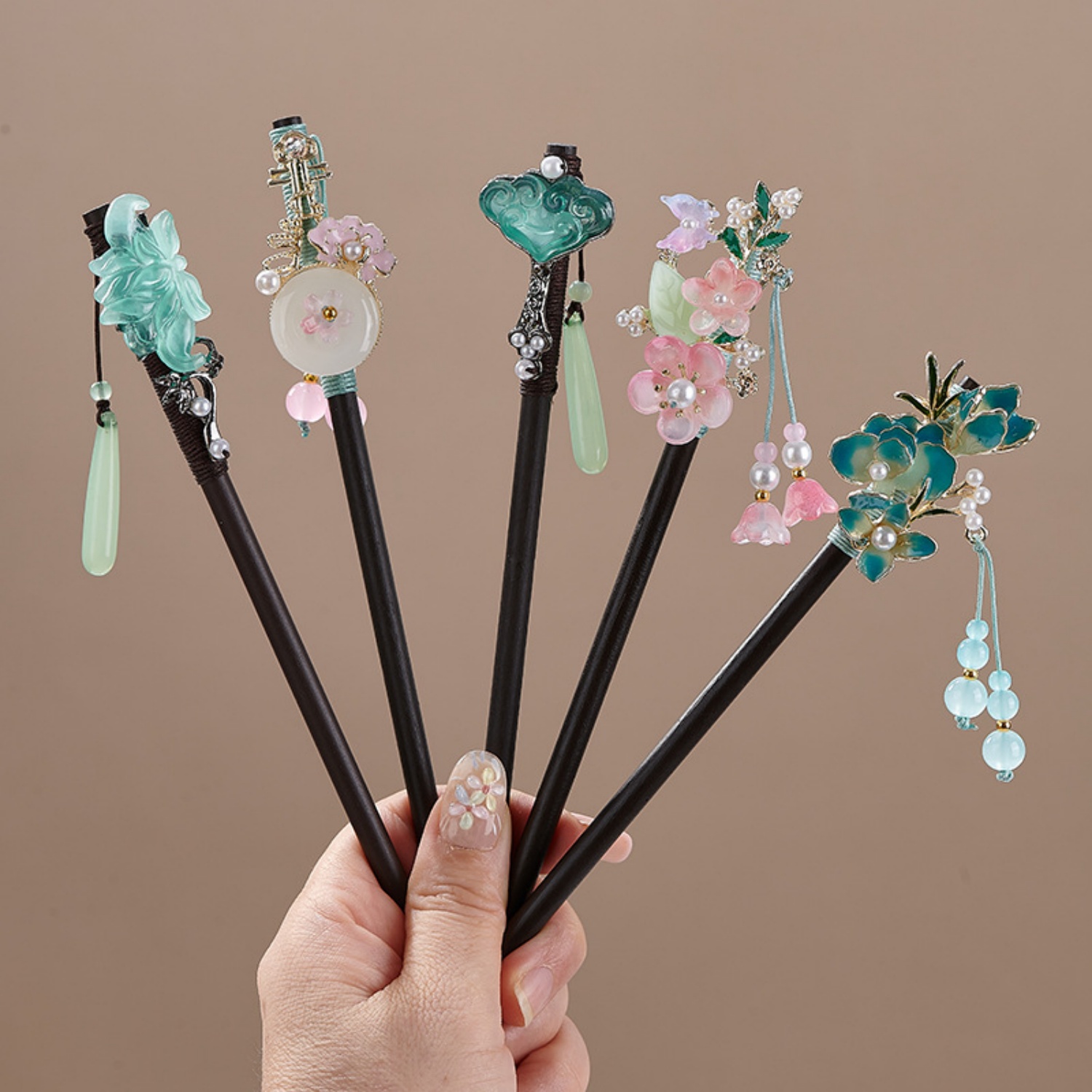 Hanbok Hair Pin - กิ๊บติดผมลายดอกไม้สไตล์วินเทจสำหรับผู้หญิง ไม้ประดับผมลายดอกไม้สุดหรูหรา เครื่องประดับศีรษะสำหรับชุดฮั่นฝู เครื่องประดับผม